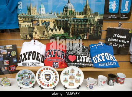 Souvenirs en vitrine touristique Oxford Banque D'Images