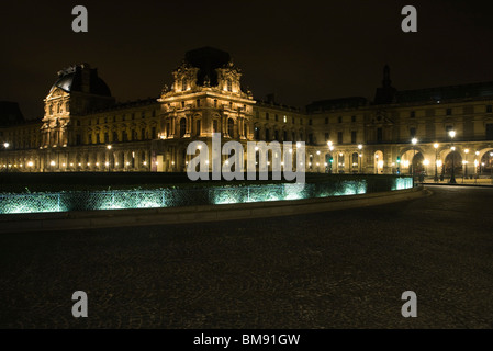 France, Paris, Le Louvre de nuit Banque D'Images