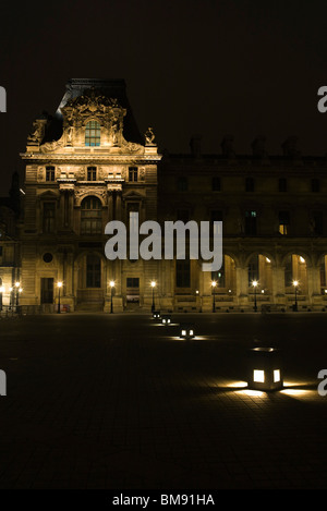 France, Paris, Le Louvre de nuit Banque D'Images