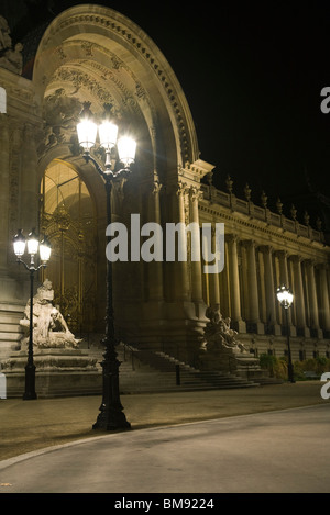 France, Paris, Le Louvre de nuit Banque D'Images