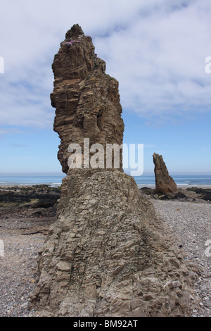 Deux des trois rois à pinnacles rock cullen beach ecosse mai 2010 Banque D'Images