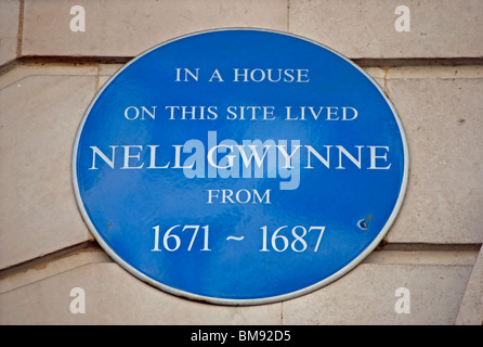 Blue plaque marquant l'emplacement d'une chambre, dans Pall Mall, London, habité par nell gwynne, actrice et maîtresse de Charles II Banque D'Images