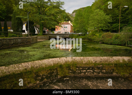 Sur l'hôtel Mill Coxs Mill Pond Cheddar Gorge Angleterre Somerset Banque D'Images