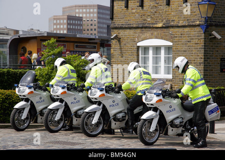 Metropolitan Police escorte spéciale moto Groupe précurseurs. Banque D'Images