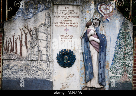 Fontaine d'eau potable à memorial infirmières américaines et françaises, Chaulnes, Somme Banque D'Images