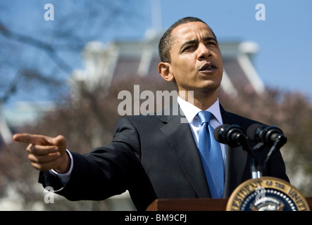 18 mars 2009 – Washington, D.C. – le président Barack Obama fait des remarques sur les primes d’AIG ainsi que sur son plan de relance économique avant de partir pour un voyage en Californie. Banque D'Images