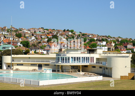 L'art-déco Saltdean Lido à Sussex, Angleterre. Banque D'Images