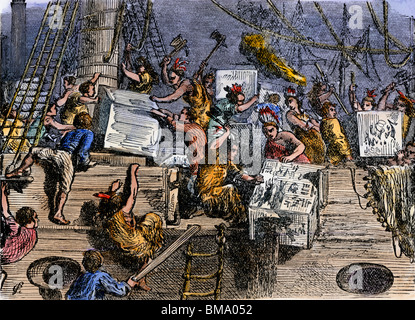 Boîtes de thé colons jeter par-dessus bord au cours de la Boston Tea Party, 1773. À la main, gravure sur bois Banque D'Images