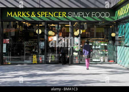 Marks & Spencer Simply Food store Banque D'Images