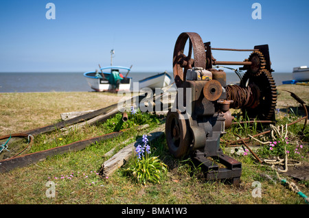 Machines désaffectée sur la plage de Plage de Sizewell dans le Suffolk. Banque D'Images