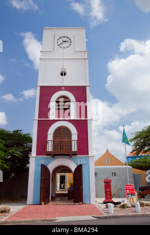 L'entrée extérieure et la tour de Fort Zoutman à Oranjestad, Aruba, Antilles néerlandaises. Banque D'Images