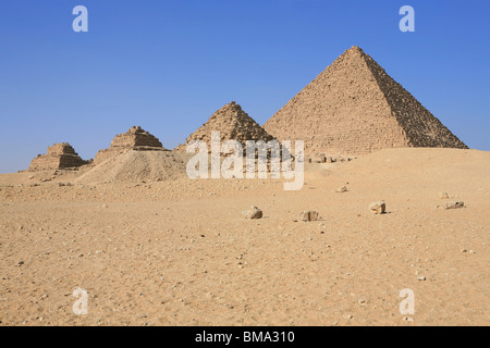 La pyramide du pharaon Menkaourê et les trois pyramides des reines à Gizeh, Egypte Banque D'Images