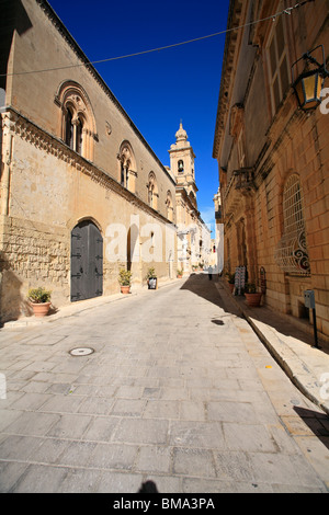 Centre de Mdina Malte, une scène de rue près de la cathédrale St Paul's Banque D'Images