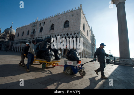 Refuser les collecteurs de Venise Italie Banque D'Images