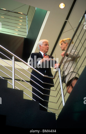 Les gens d'affaires ont une conversation. Banque D'Images