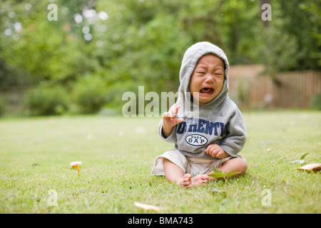 Pleurer bébé garçon Asiatique Banque D'Images