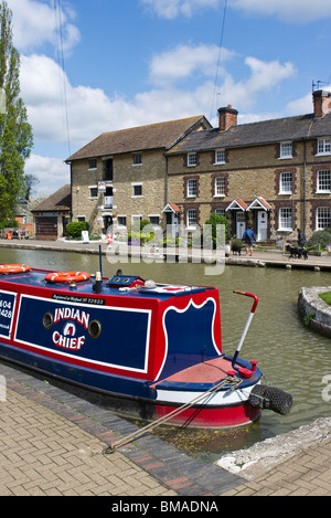 'Indian Chief' bateau étroit au 'Stoke Bruerne' Northamptonshire UK Banque D'Images