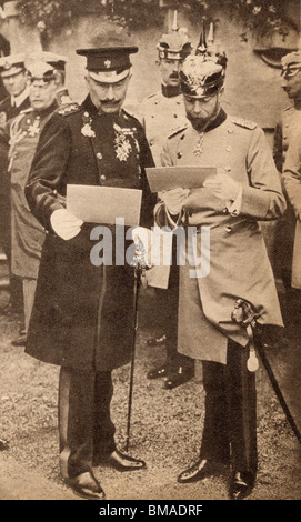 Le roi George V et l'empereur Guillaume II à discuter les ordres d'opération en Allemagne en 1913. Banque D'Images