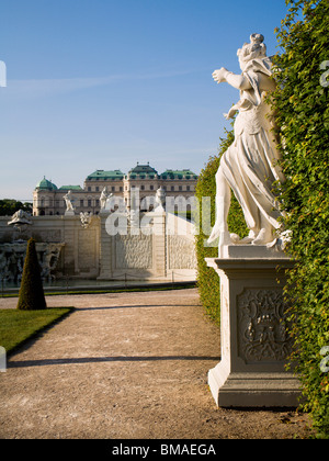 Vienne - Statie d'Euterpe Muse de musique, de chant et de lyrique, avec une flûte dans les jardins du palais du Belvédère par Giovanni Stanetti (1663 -1726). Banque D'Images