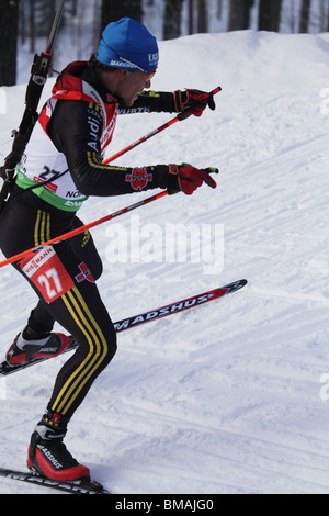 Légende Michael Greis Allemagne grimpe 'le mur' hommes 10km Sprint IBU World Cup Biathlon Kontiolahti Finlande 14 mars 2010 Banque D'Images