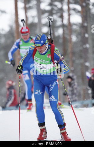 Anna Carin Olofsson-Zidek dirige un groupe de femmes 10km poursuite Biathlon Coupe du Monde IBU Kontiolahti en Finlande le 14 mars 2010 Banque D'Images