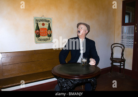 Reproduction d'une pub au début du xxe siècle, l'intérieur Musée du bassin de Portland, Ashton en vertu de Lyne, Tameside, England, UK Banque D'Images