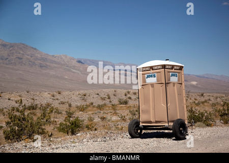 Toilettes mobiles ( Les salles de repos) dans la vallée de la mort Californie USA Banque D'Images