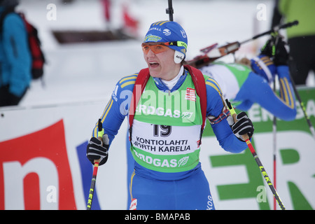 Anna Carin Olofsson-Zidek à terminer la course 10km poursuite femmes IBU World Cup Biathlon Kontiolahti en Finlande le 14 mars 2010 Banque D'Images