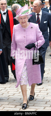 La Grande-Bretagne La reine Elizabeth II arrive au Collège d'Eton à l'occasion du 150e anniversaire de la Force des cadets Banque D'Images