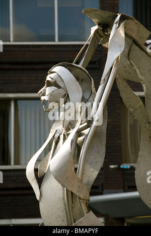 'Le tissu de Manchester'. Une sculpture par Clare plus grande à Sainte Marie Parsonage, Manchester, Angleterre, RU Banque D'Images