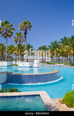 La piscine de l'hôtel Caribe Hilton Resort de San Juan, Puerto Rico, Caraïbes, Antilles. Banque D'Images