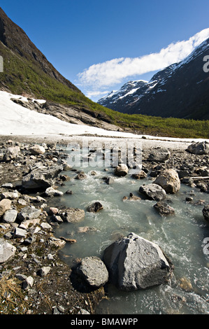 L'eau de ruissellement vert pâle et Supphellebreen Flatbreen Glaciers dans Jostrdalsbreen Parc national Norvège Fjaerland Banque D'Images