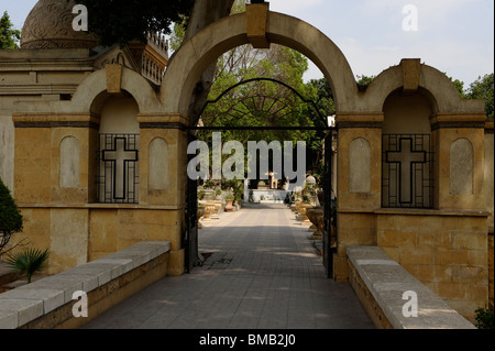 Entrée du cimetière orthodoxe à côté de l'église de la vierge , le copte le Caire, Egypte Banque D'Images