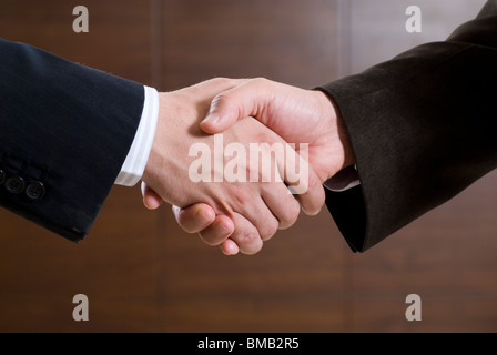 Les hommes d'affaires handshake Banque D'Images