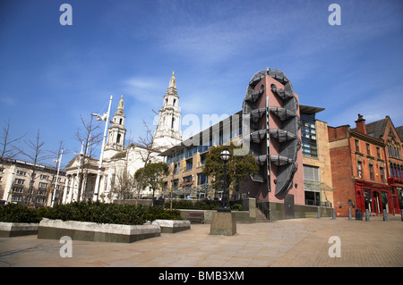 Millenium Square avec Cuthbert Brodrick pub à Leeds UK Banque D'Images