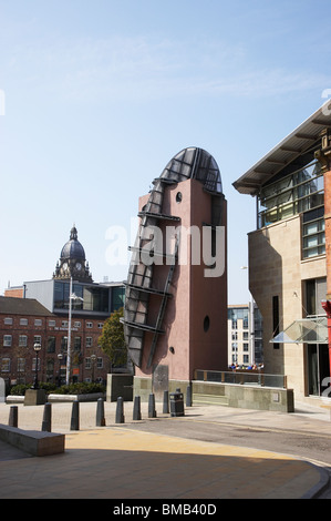 Millenium Square avec Cuthbert Brodrick pub à Leeds UK Banque D'Images