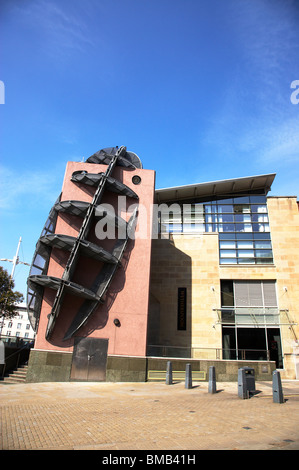 Millenium Square avec Cuthbert Brodrick pub à Leeds UK Banque D'Images