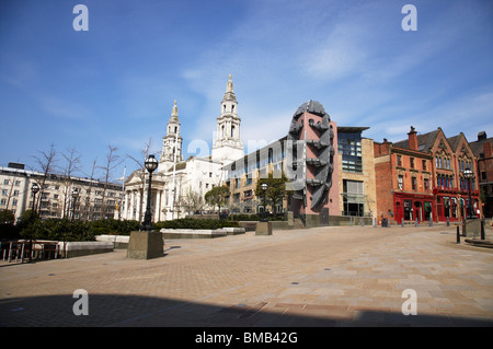 Millenium Square avec Cuthbert Brodrick pub à Leeds UK Banque D'Images