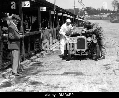 Austin 7 Œuvres d'Ulster dans les fosses de voiture au cours de Double 12 mai 1930 à Brooklands course Banque D'Images