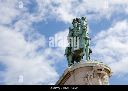 Statue du roi José I, par Machado de Castro dans la Praca do Comercio, Portugal Banque D'Images