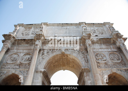 Constantine Arch près de Colisée, Rome, Italie Banque D'Images