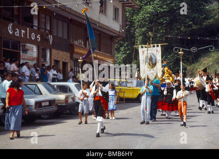 Les gens à l'Asturies espagne (Procession Maritime ...) de la Vierge del Rosario près de Gijon Banque D'Images