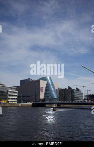 Placé dans Spencer Dock sur les rives de la rivière Liffey, The Convention Centre Dublin est le nouveau centre de conférence de l'Irlande Banque D'Images