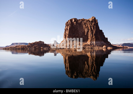 Rochers de grès le long du lac Powell, Utah, l'Arizona. Banque D'Images