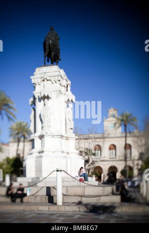 Statue du Roi Fernando III, Séville, Espagne. L'objectif utilisé incliné pour plus faible profondeur de champ. Banque D'Images