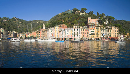 Panorama de Portofino, célèbre petite ville de la mer Méditerranée, ligurie, italie Banque D'Images