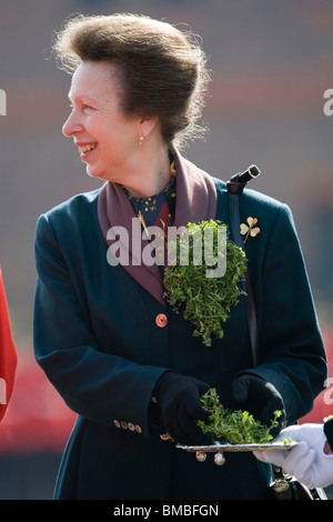 La princesse Anne, la princesse royale célèbre la St Patrick's Day avec les Gardes irlandais au Victoria Barracks, Windsor, Angleterre Banque D'Images