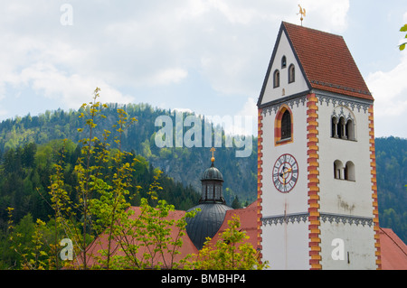 Le monastère de Saint Mang avec tour de l'horloge à Füssen, Bavière, Allemagne Banque D'Images