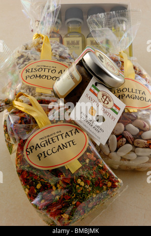 Prodotti Tipici Toscani, produits typiques de la Toscane. La riche tradition gastronomique toscane se reflète dans les nombreux locaux de Banque D'Images