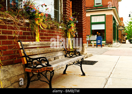 Rue principale de la petite ville de Grand Rapids, dans l'Ohio. La photo montre une partie de la saveur historique de la vieille ville. Banque D'Images